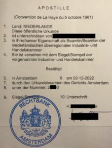 Apostille - Aufkleber auf einem Handelsregisterauszug aus den Niederlanden.